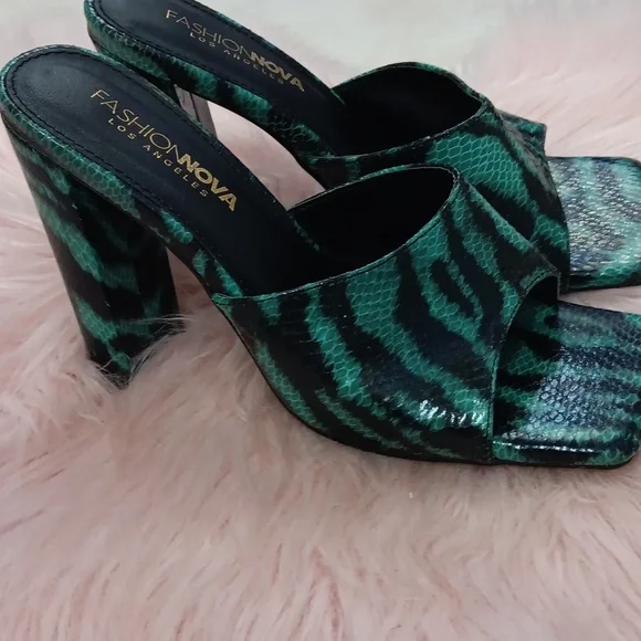 ALMOST!! BRAND NEW FASHION NOVA FAUX CROC MULES-6.5 - Picture 3 of 8